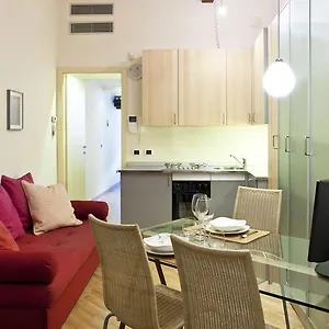 https://italianway-apartments-fiori-chiari.italymilanhotels.net